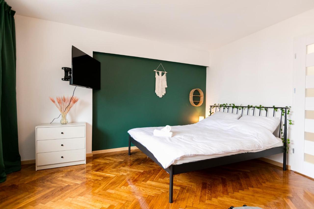 Chmielna - 250M Od Zlotych Tarasow, 350M Od Dworca Centralnego - Wifi - Smart Tv 55 Cali - Better Rental Варшава Экстерьер фото