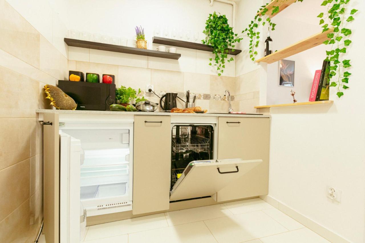 Chmielna - 250M Od Zlotych Tarasow, 350M Od Dworca Centralnego - Wifi - Smart Tv 55 Cali - Better Rental Варшава Экстерьер фото