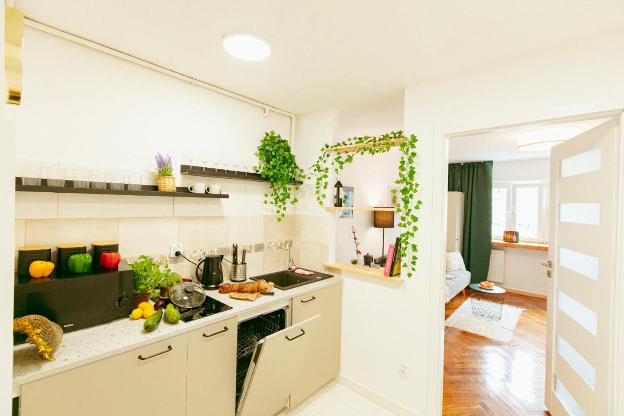 Chmielna - 250M Od Zlotych Tarasow, 350M Od Dworca Centralnego - Wifi - Smart Tv 55 Cali - Better Rental Варшава Экстерьер фото