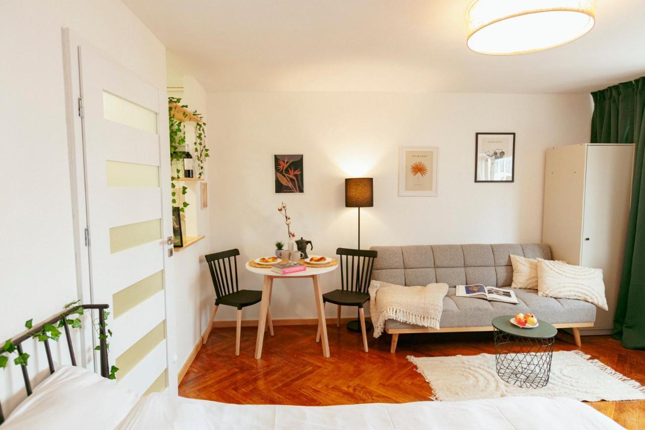 Chmielna - 250M Od Zlotych Tarasow, 350M Od Dworca Centralnego - Wifi - Smart Tv 55 Cali - Better Rental Варшава Экстерьер фото